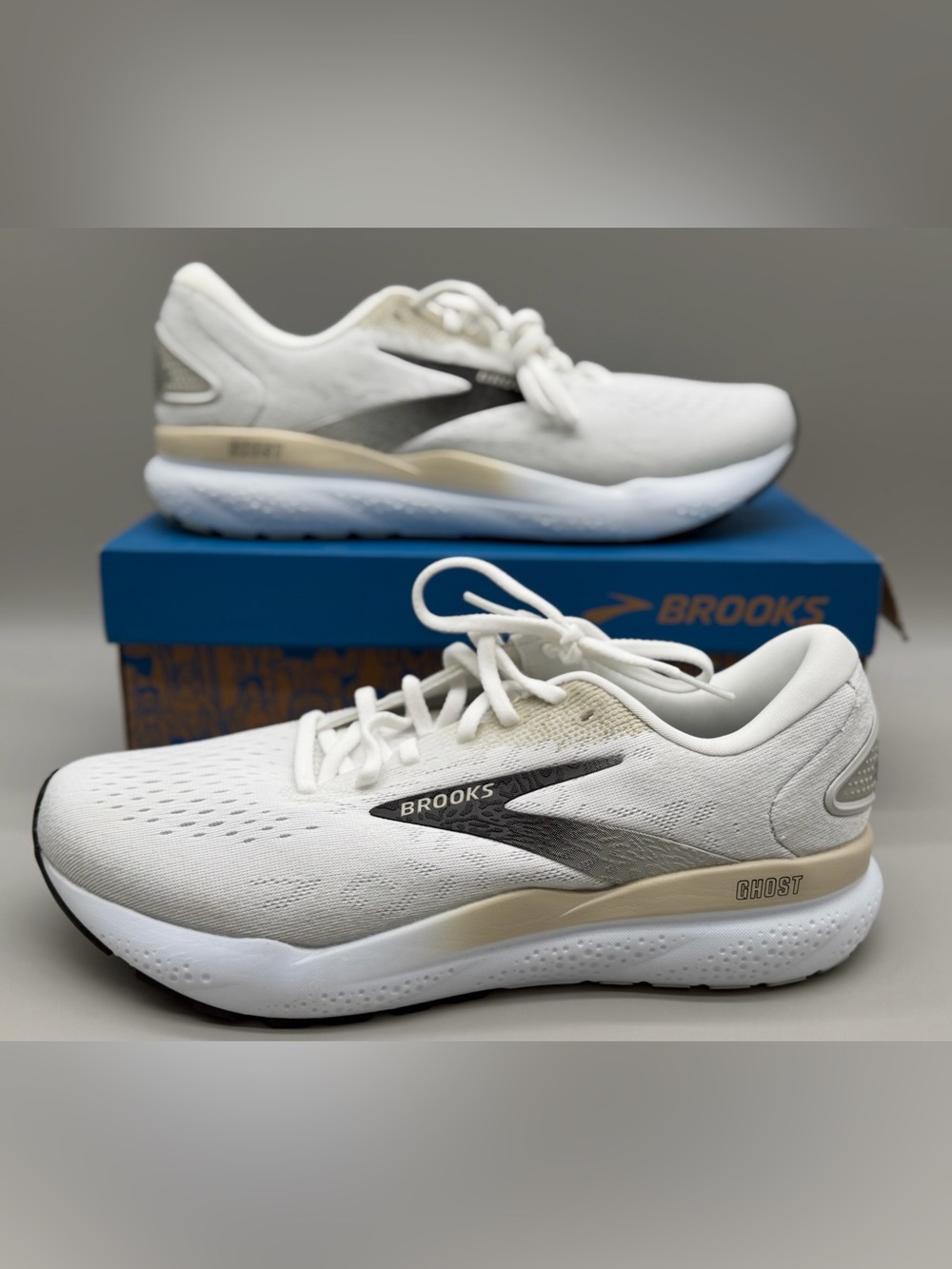 Brooks Ghost 16 Men’s 10 Women’s 11.5 White Pelican Oyster Running Shoes New Box